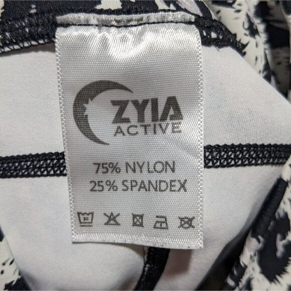 ZYIA | Snow Leopard Brilliant 7/8 Leggings - Picture 6 of 11